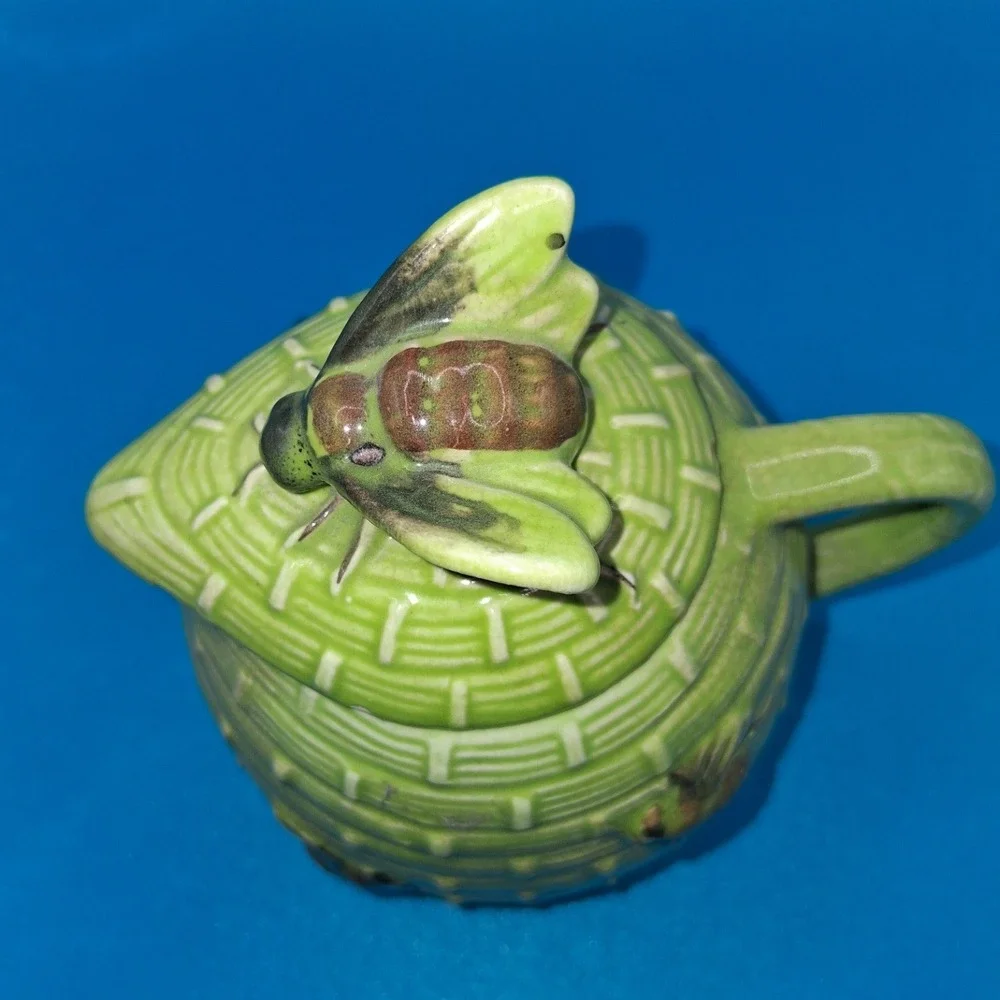 Vintage Green 3D Bee Creamer/Honey Pot Cottagecore Collectible Ceramic EUC